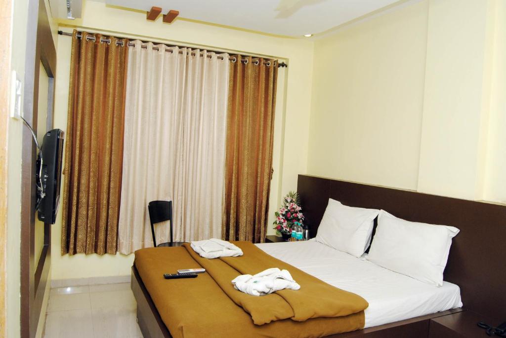 Postel nebo postele na pokoji v ubytování Hotel Krishna Sai Kutir