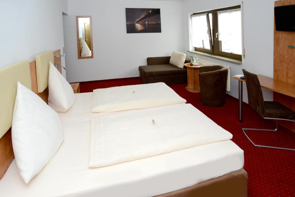 Hotel Jägerhof - Triple Room With Bath