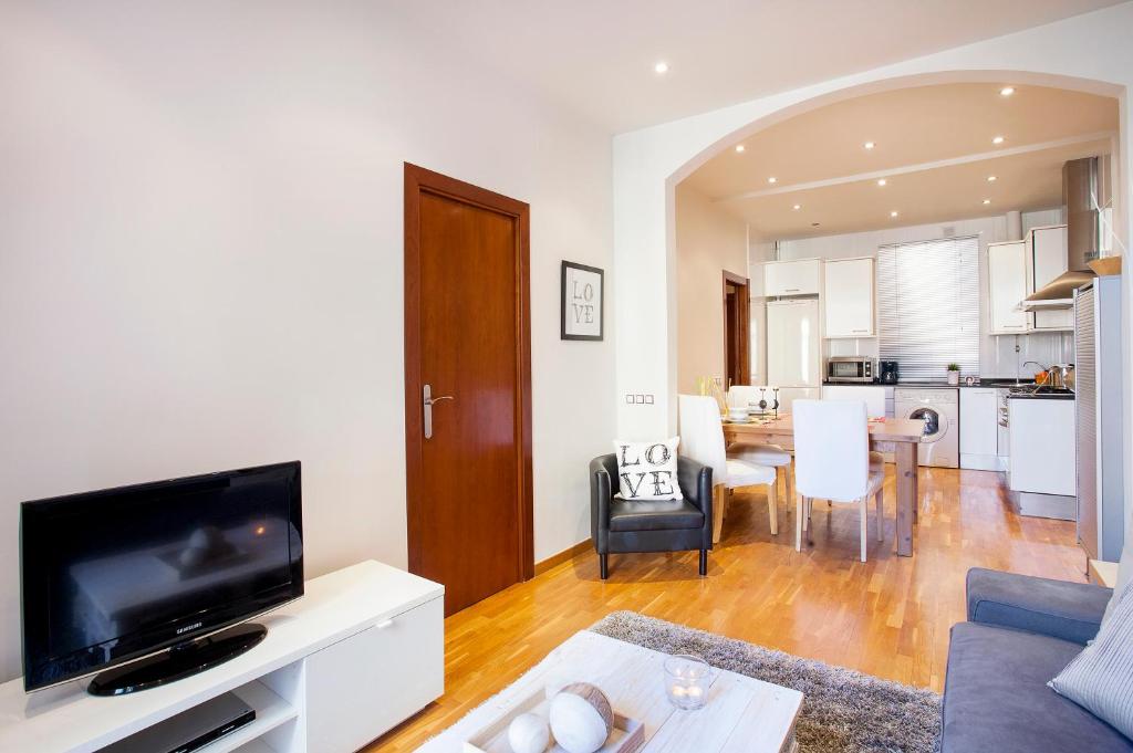 Kuchyňa alebo kuchynka v ubytovaní Apartments Barcelona & Home Deco Viladomat