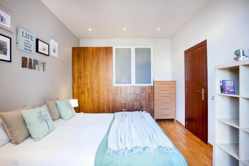 Posteľ alebo postele v izbe v ubytovaní Apartments Barcelona & Home Deco Viladomat