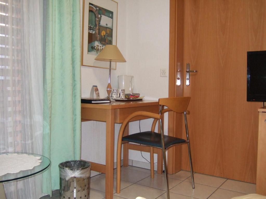 TV a/nebo společenská místnost v ubytování Gasthaus zur Sonne