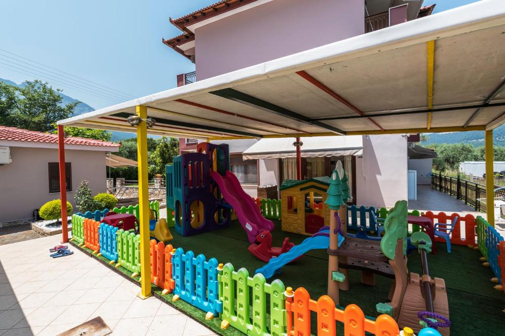 Детска площадка в Anassa Deluxe Apartments & Studios