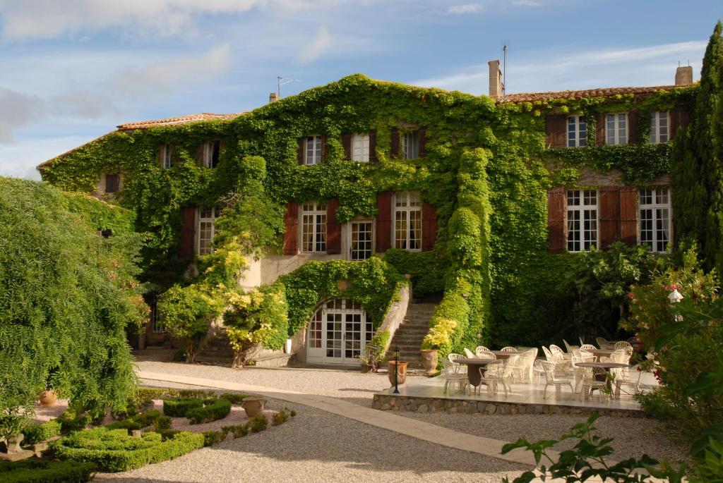 Foto dalla galleria di Château de Floure - Hôtel, restaurant, SPA et piscine extérieure chauffée a Floure