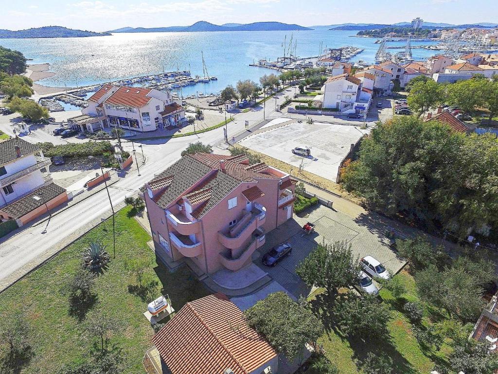 una vista aerea di una città con porto turistico di Apartments Anita a Vodice