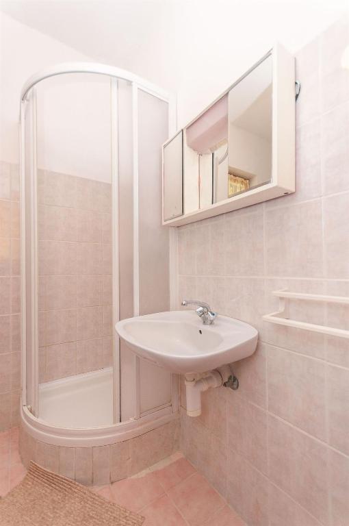Koupelna v ubytování Apartment Slavko