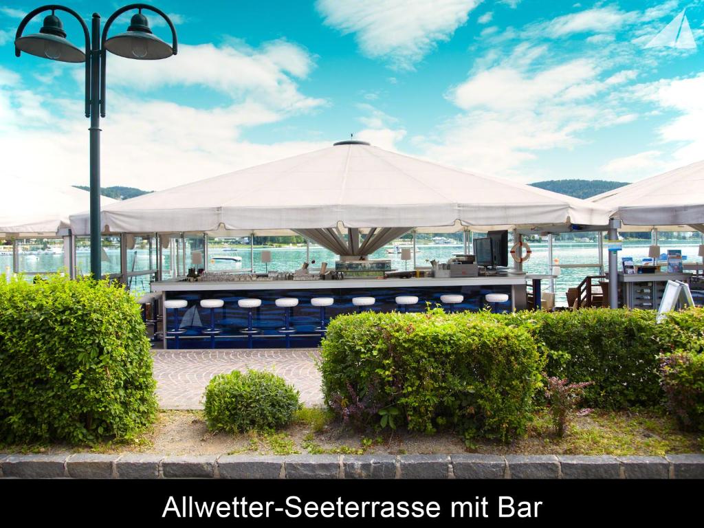 Fotografie z fotogalerie ubytování Hotel-Restaurant "Veldener Traumschiff" direkt am See in 2min im Zentrum v destinaci Velden am Wörthersee