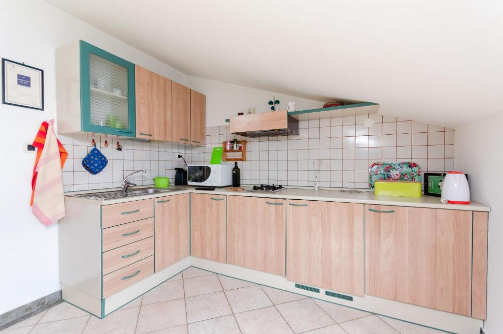 Kuchyň nebo kuchyňský kout v ubytování Apartments Milan