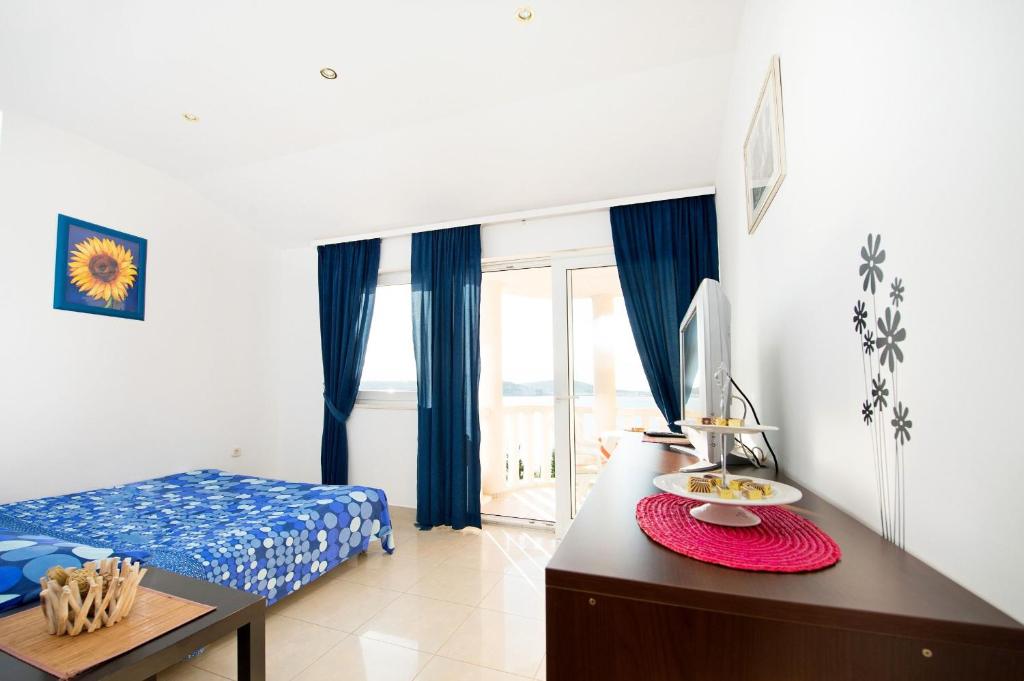 Postel nebo postele na pokoji v ubytování Apartments Ksenija