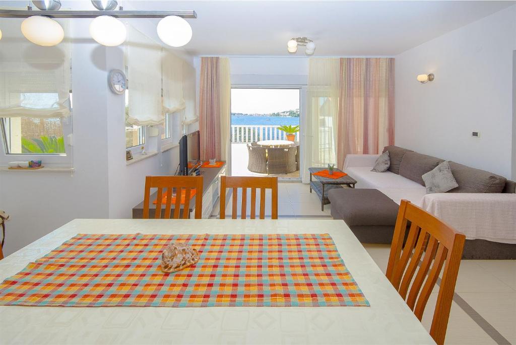 Postel nebo postele na pokoji v ubytování Apartments Ksenija