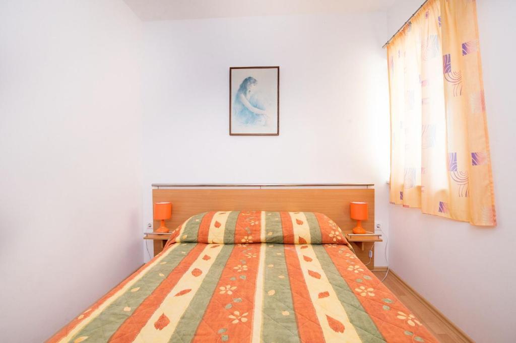 Postel nebo postele na pokoji v ubytování Apartments Ksenija