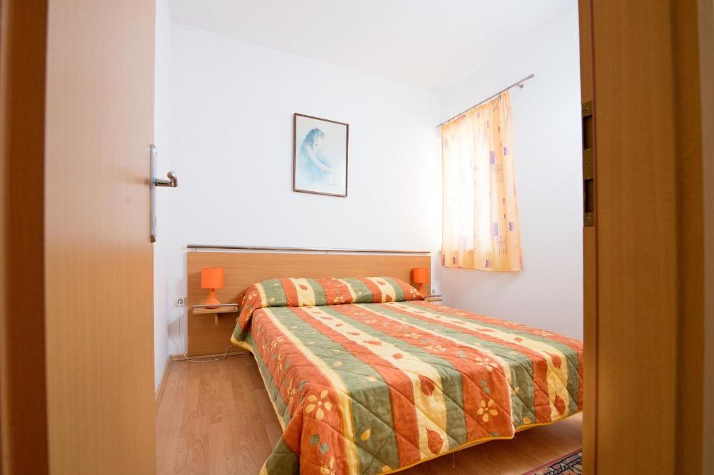Postel nebo postele na pokoji v ubytování Apartments Ksenija