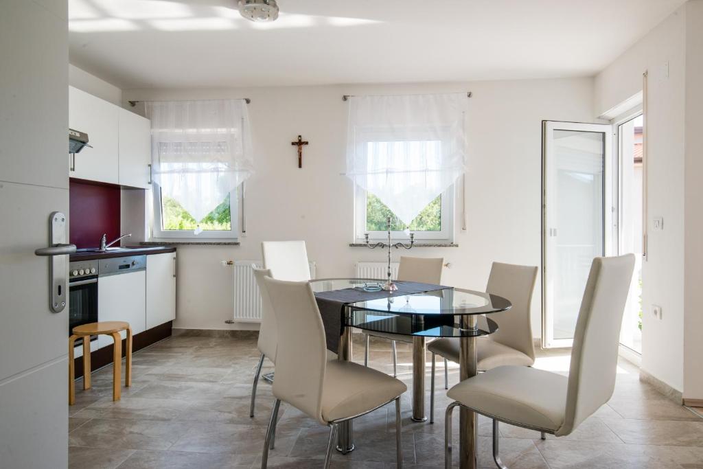 Kuchyňa alebo kuchynka v ubytovaní Ferienhaus Bucic