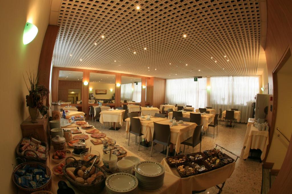 Restaurace v ubytování Hotel Roma
