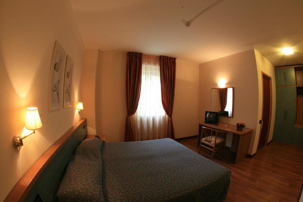 Hotel Roma - 1