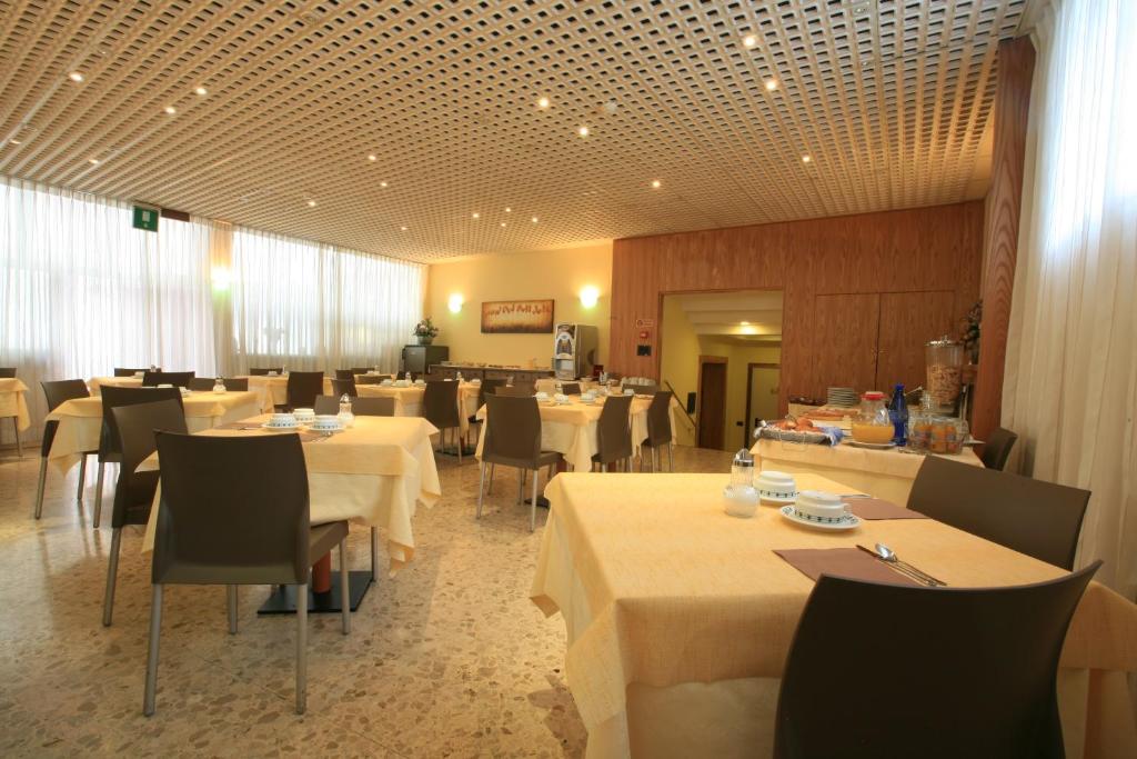 Restaurace v ubytování Hotel Roma