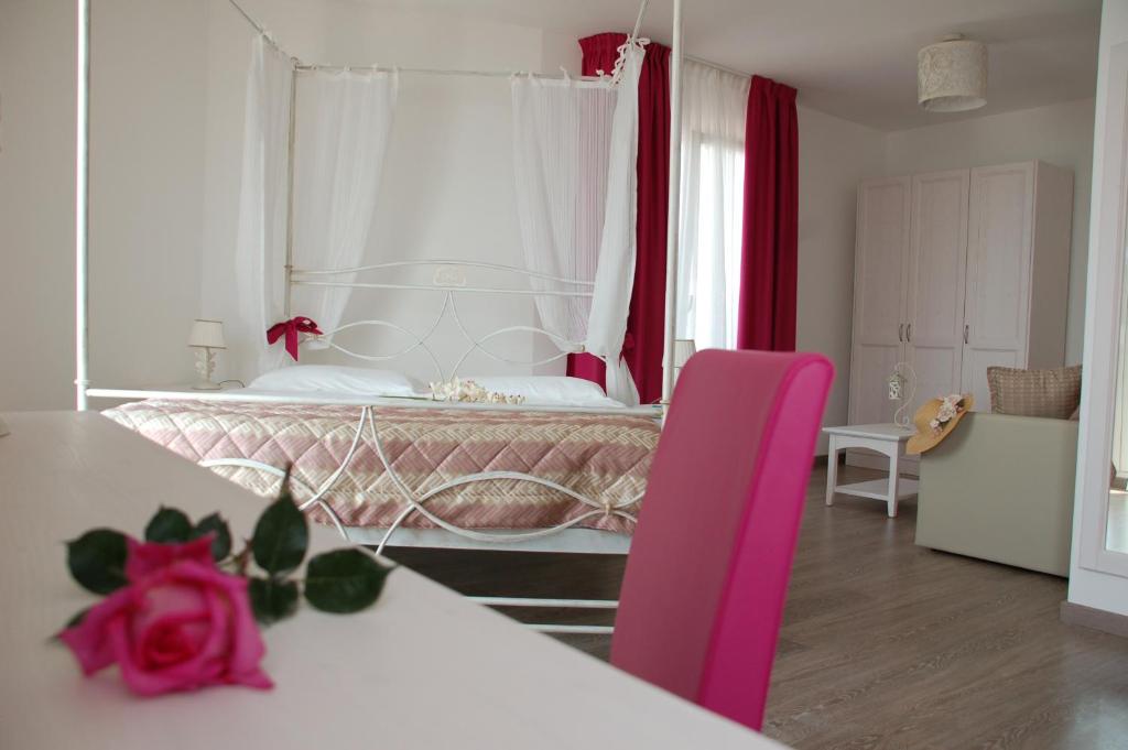 Łóżko lub łóżka w pokoju w obiekcie Regent's Hotel