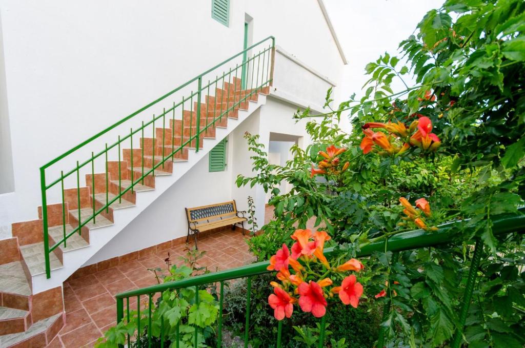 Apartments Mladenka