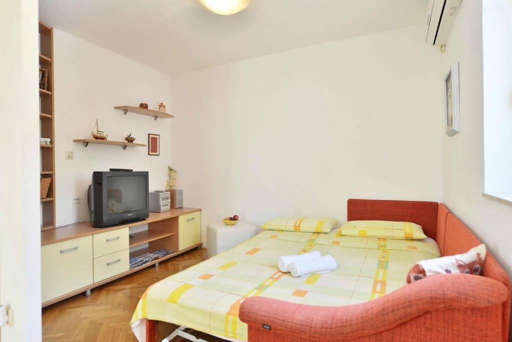 Televízia a/alebo spoločenská miestnosť v ubytovaní Apartment Vicko