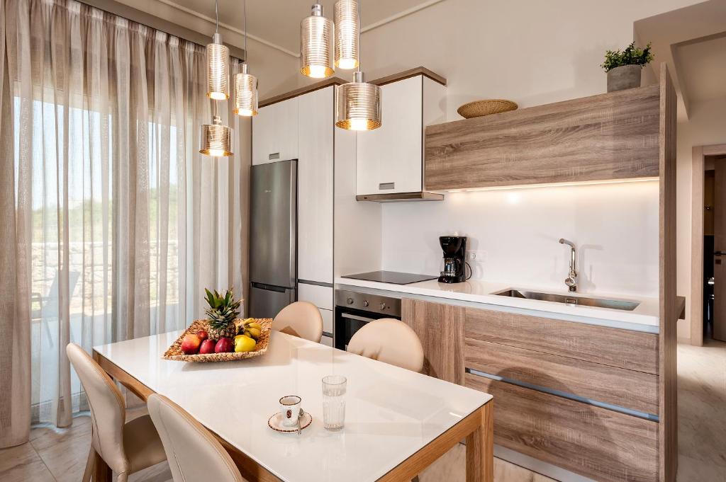 A kitchen or kitchenette at Eland Dream Villas