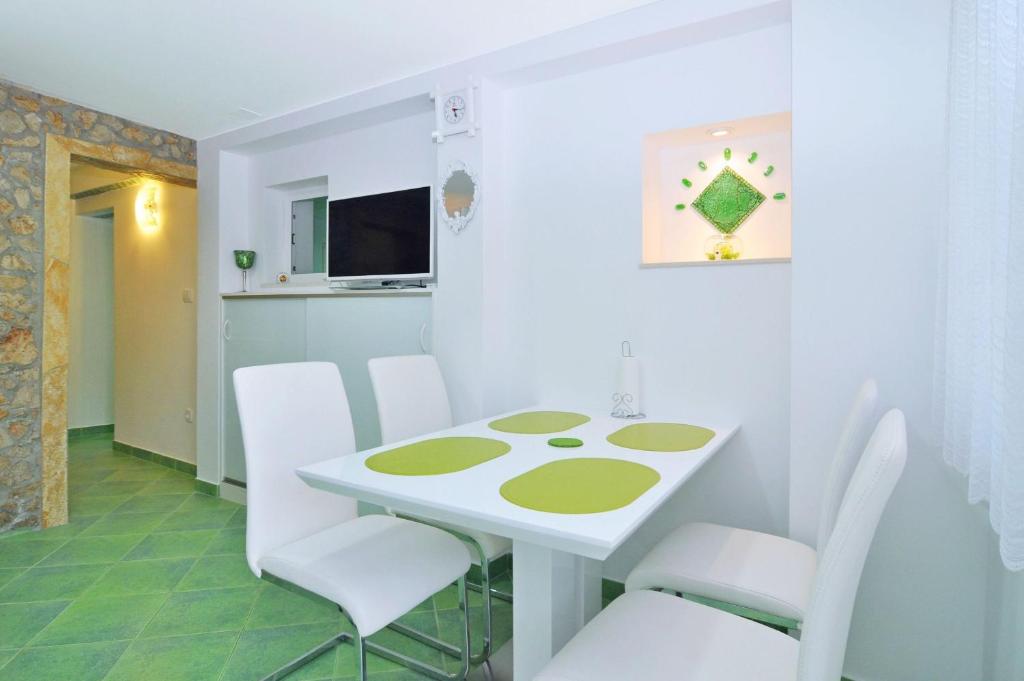 TV a/nebo společenská místnost v ubytování Apartment Steli