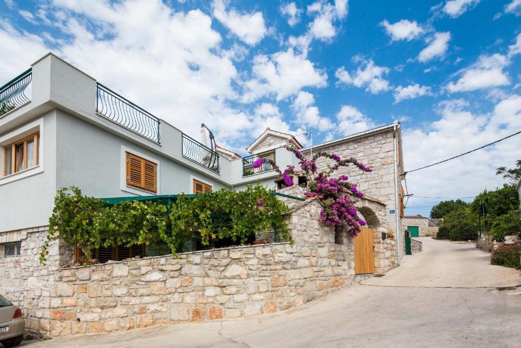 a house with flowers on the side of it at Apartment Zlendic in Gornje Selo