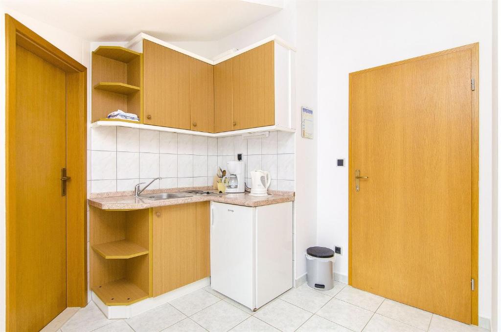 Kuchyň nebo kuchyňský kout v ubytování Apartments and Rooms Iva