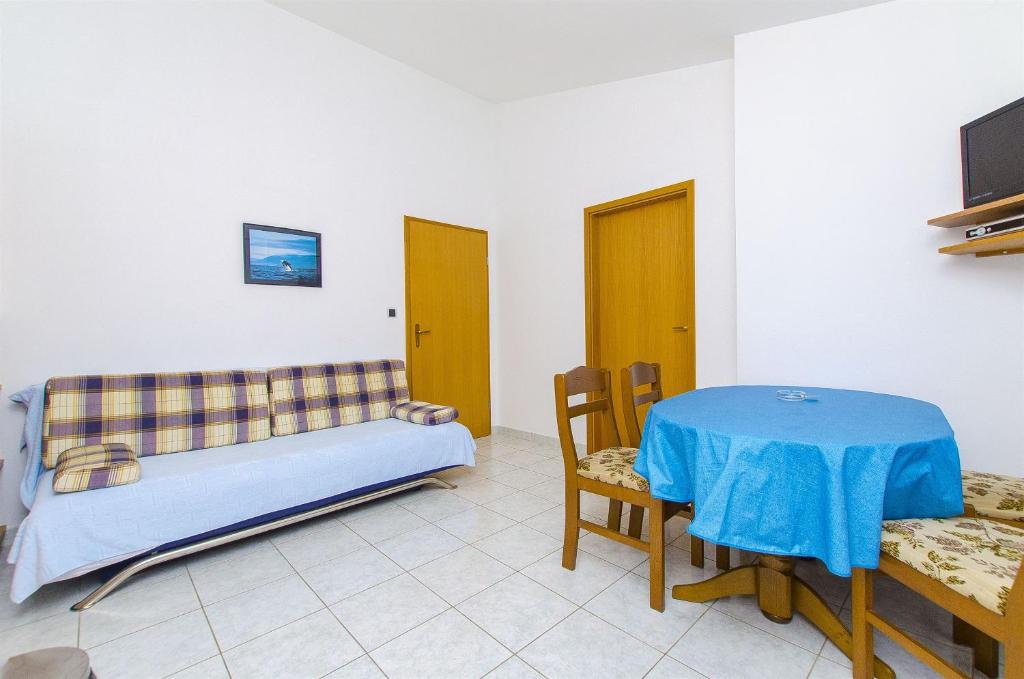 TV a/nebo společenská místnost v ubytování Apartments and Rooms Iva