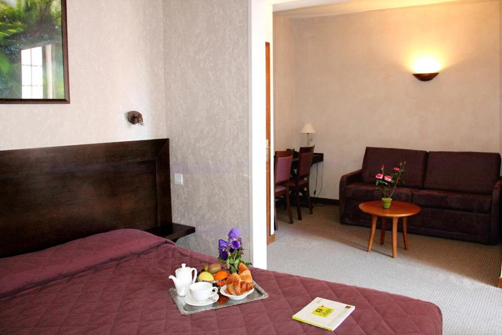 Logis Des Trois Maures - Quadruple Room