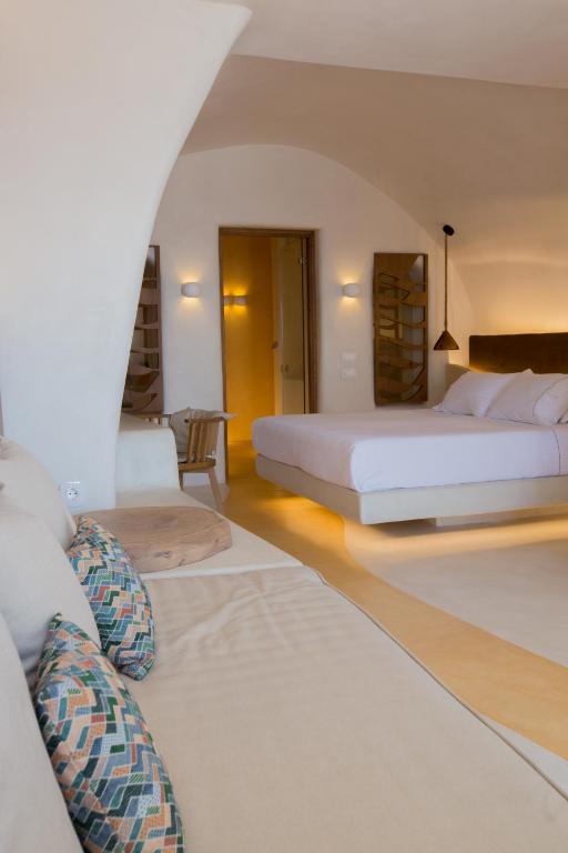 Postel nebo postele na pokoji v ubytování Chic Hotel Santorini