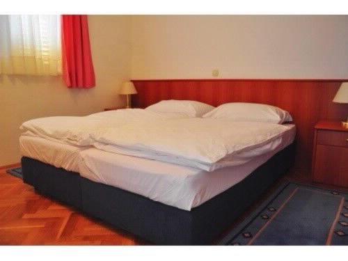 Posteľ alebo postele v izbe v ubytovaní Apartments Meridiana 2