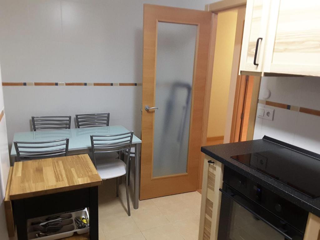 Kuchyň nebo kuchyňský kout v ubytování Apartamentos Argualas