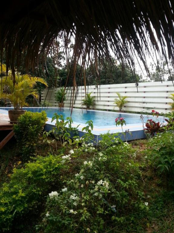 Bazén v ubytování House of Garden nebo v jeho okolí