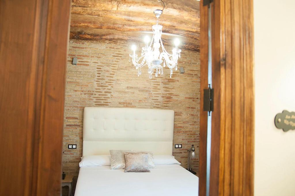 A bed or beds in a room at La Casa De Maria