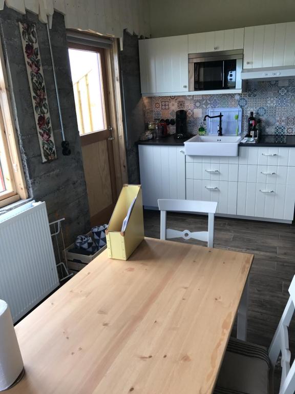 Kuchyň nebo kuchyňský kout v ubytování The Garage