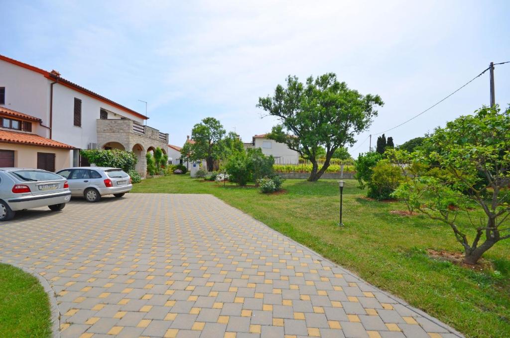 Ogród w obiekcie Apartments Bogetic