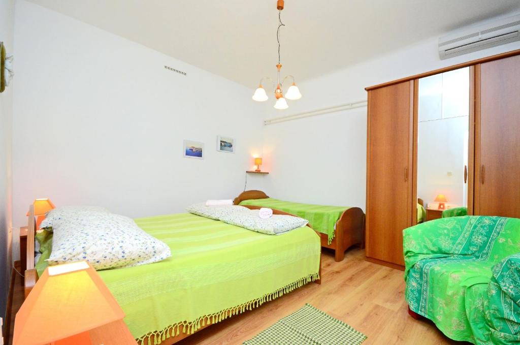 Łóżko lub łóżka w pokoju w obiekcie Apartments Bogetic