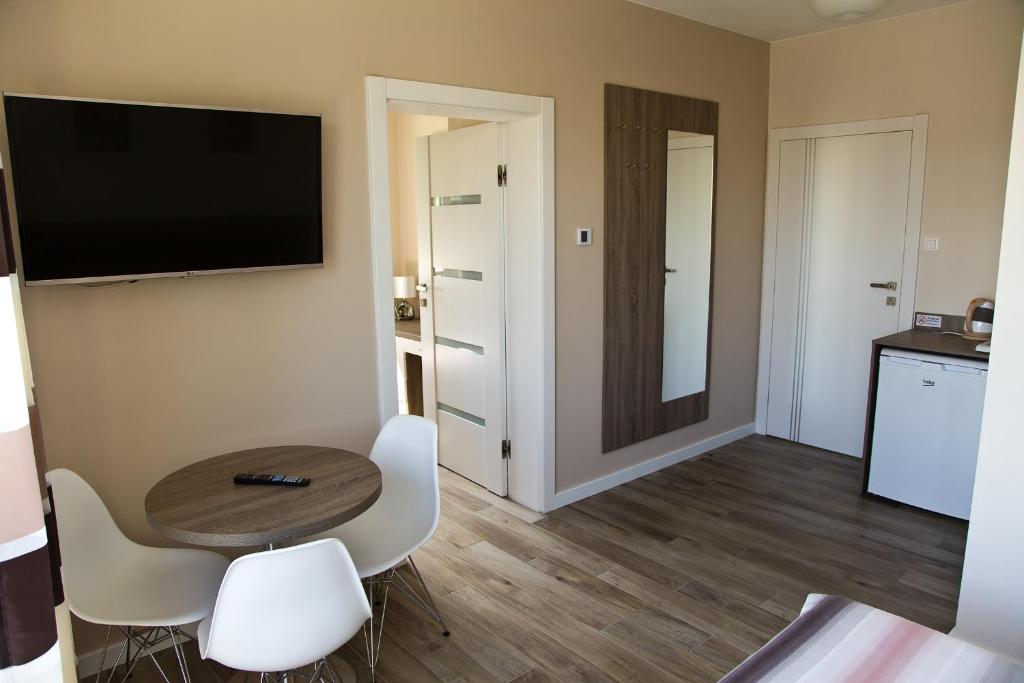 Holiday-Darłówko - Deluxe Triple Room With Balcony