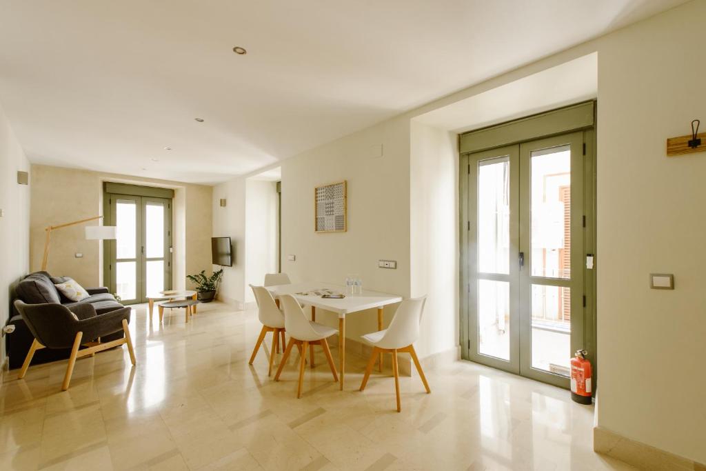 Azo1E Bright apartment heart of downtown