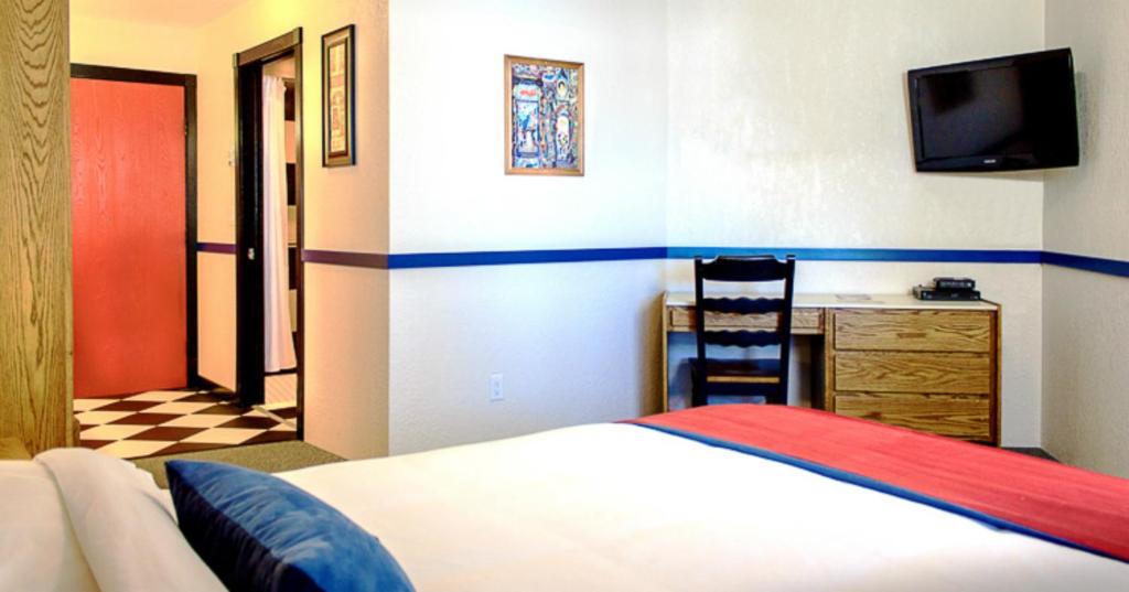 Postel nebo postele na pokoji v ubytování The Bulldog Hotel