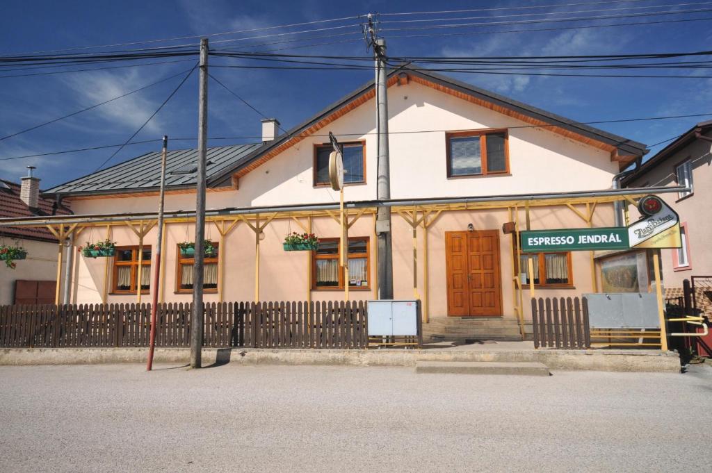 Budova, kde se penzion nachází