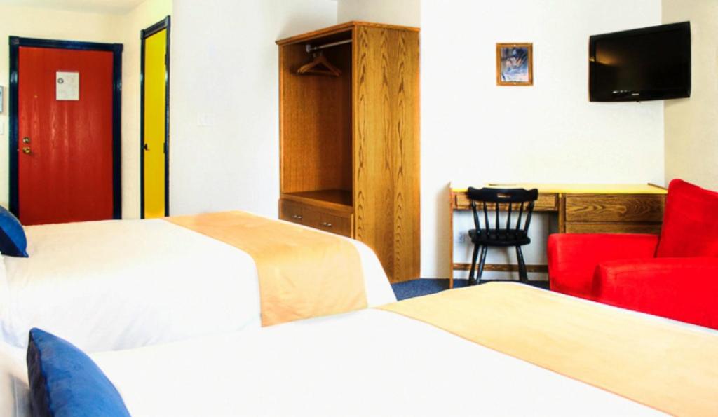 Postel nebo postele na pokoji v ubytování The Bulldog Hotel