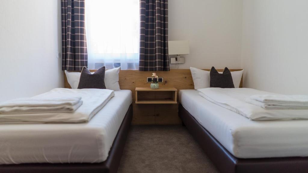 Postel nebo postele na pokoji v ubytování Hotel Quellenhof