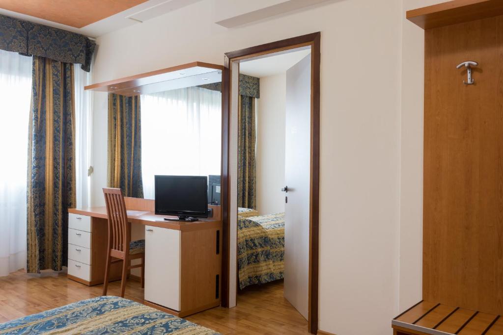 TV a/nebo společenská místnost v ubytování Hotel Airmotel