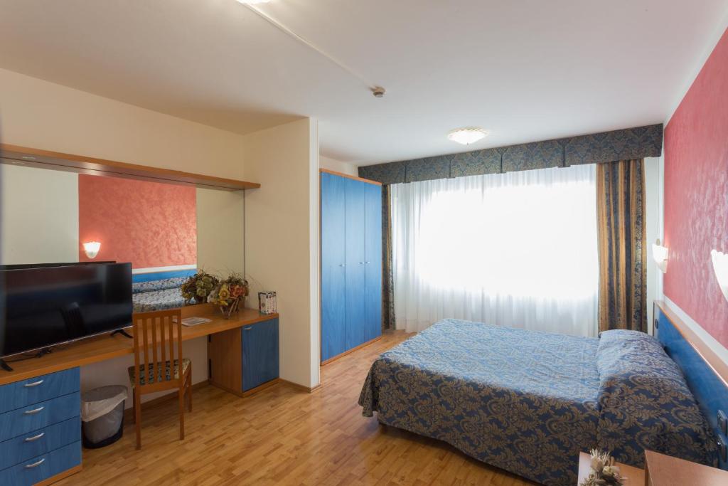 Postel nebo postele na pokoji v ubytování Hotel Airmotel