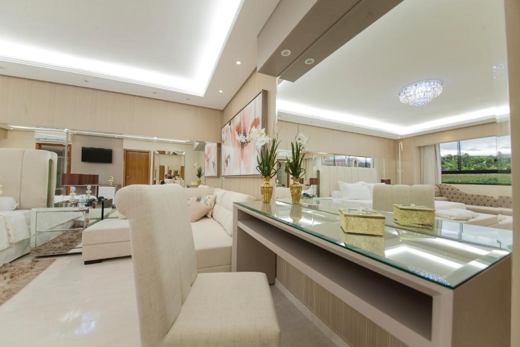  Nippon Palace Hotel
