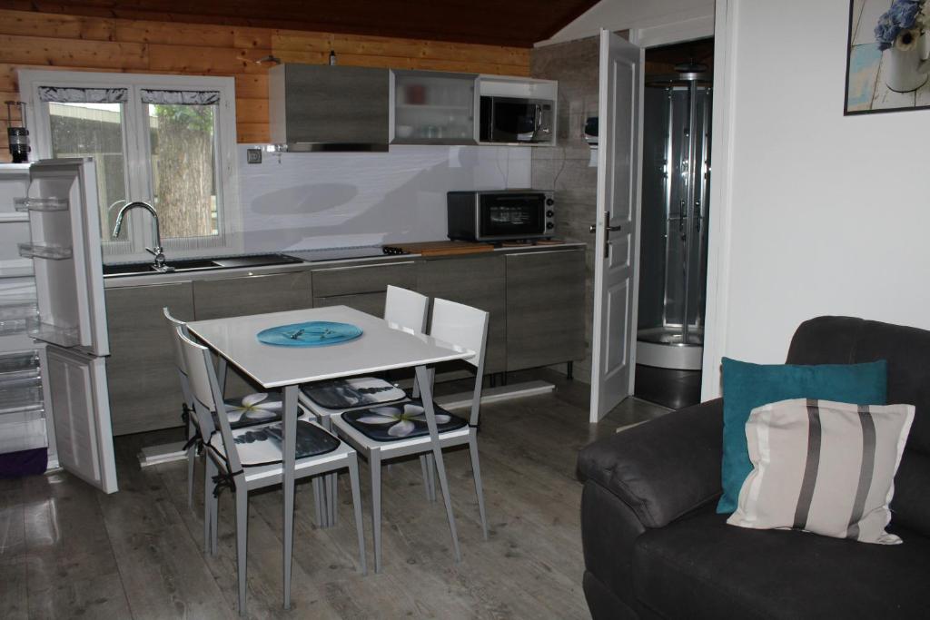 Kuchyň nebo kuchyňský kout v ubytování Espace Pyrenees Loisirs