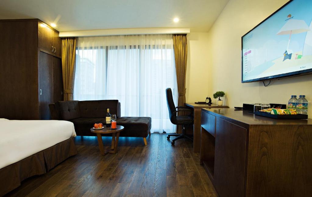 TV a/nebo společenská místnost v ubytování Inearth Hotel