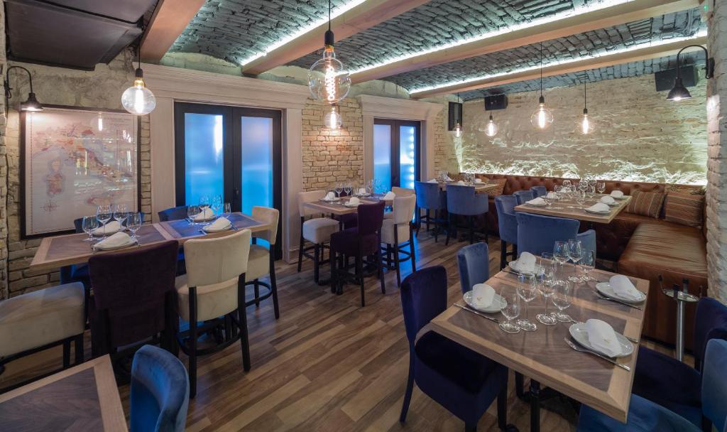 Restaurace v ubytování Garni Hotel Le Petit Piaf