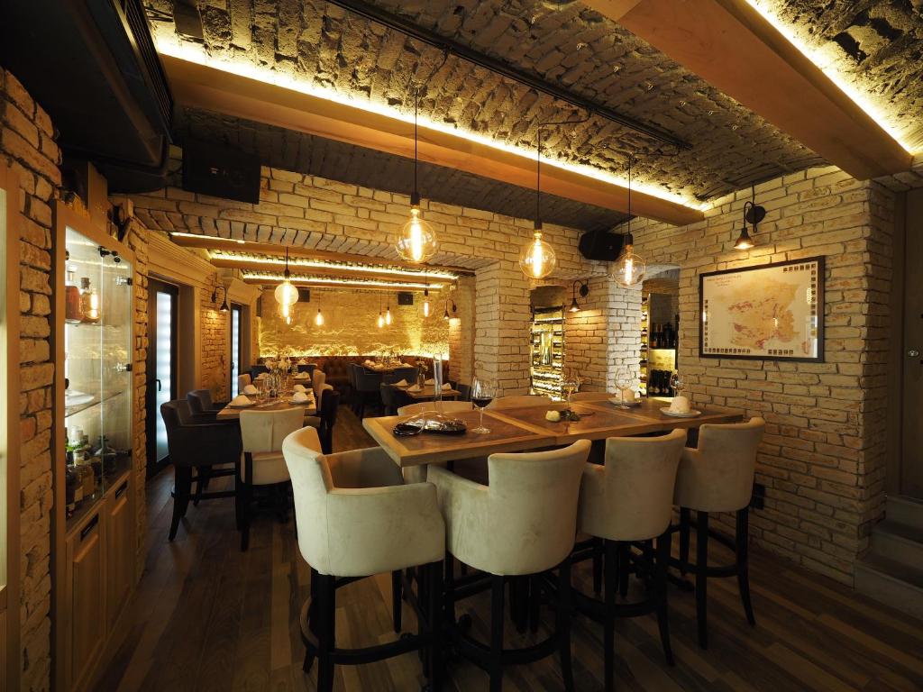 Restaurace v ubytování Garni Hotel Le Petit Piaf