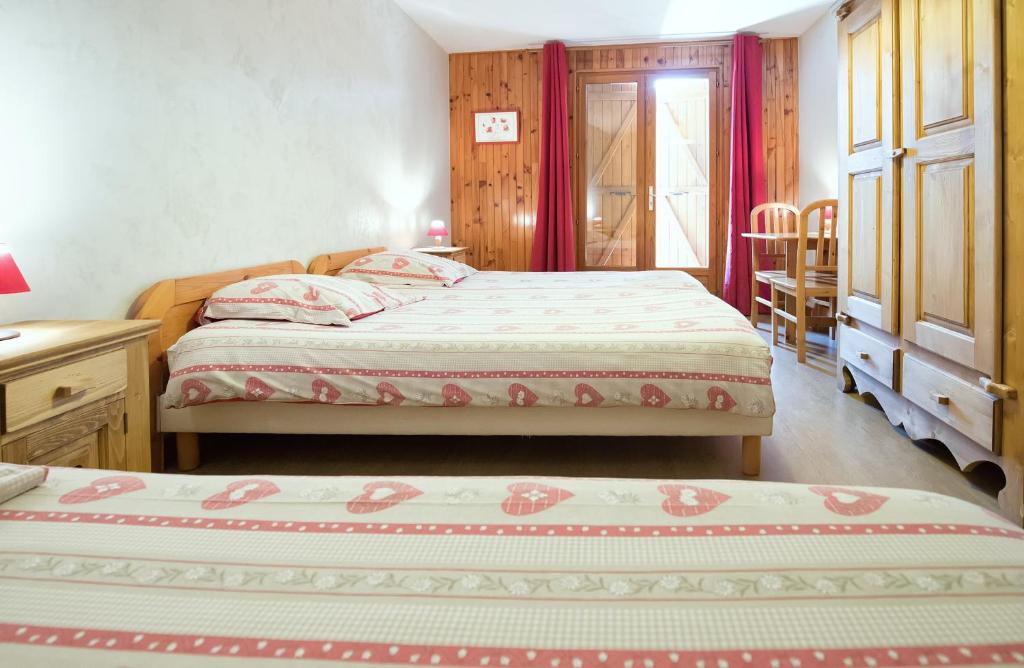 Postel nebo postele na pokoji v ubytování La Roche du Croue